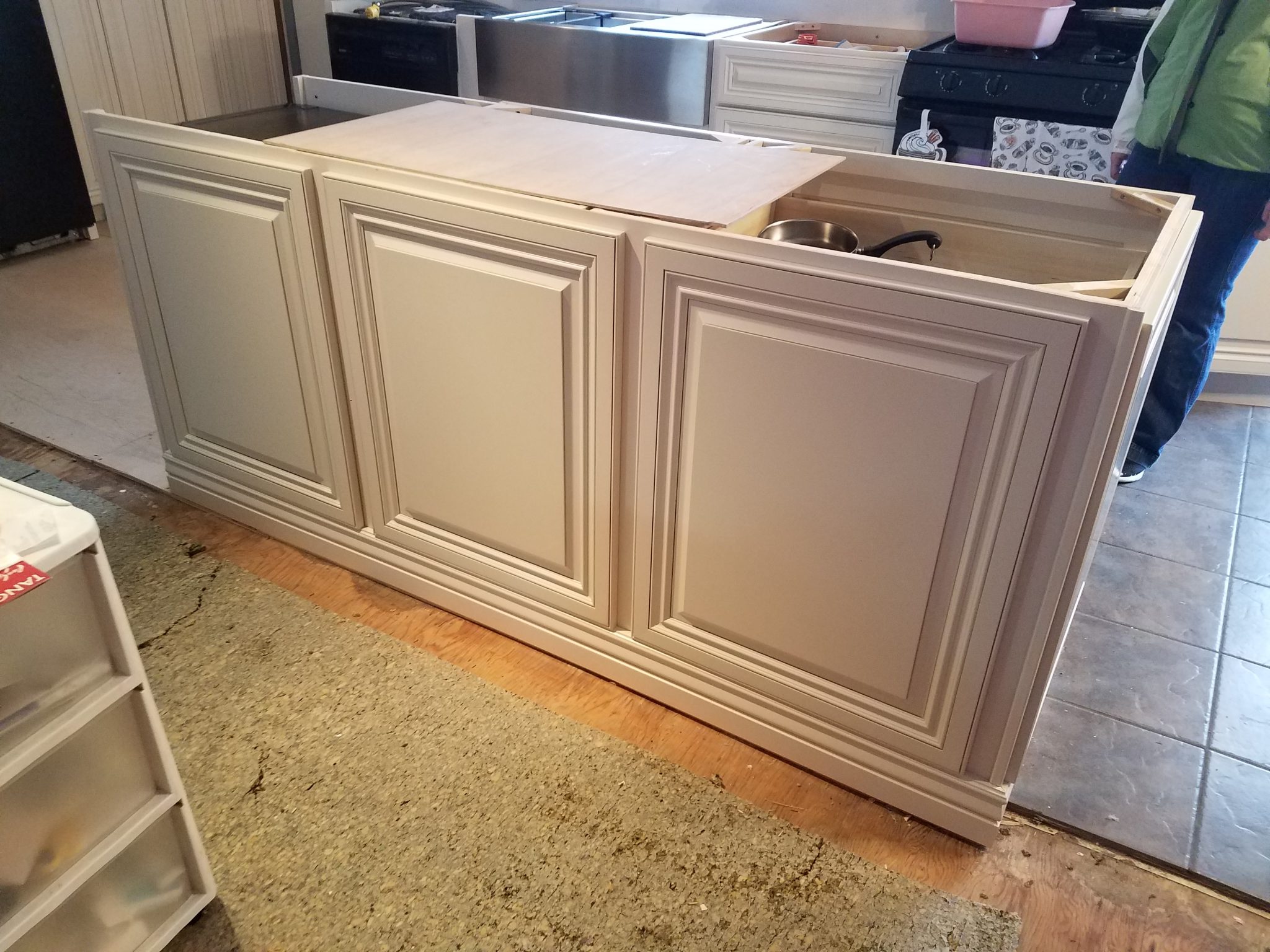 Glaze White Raise Panel Kitchen